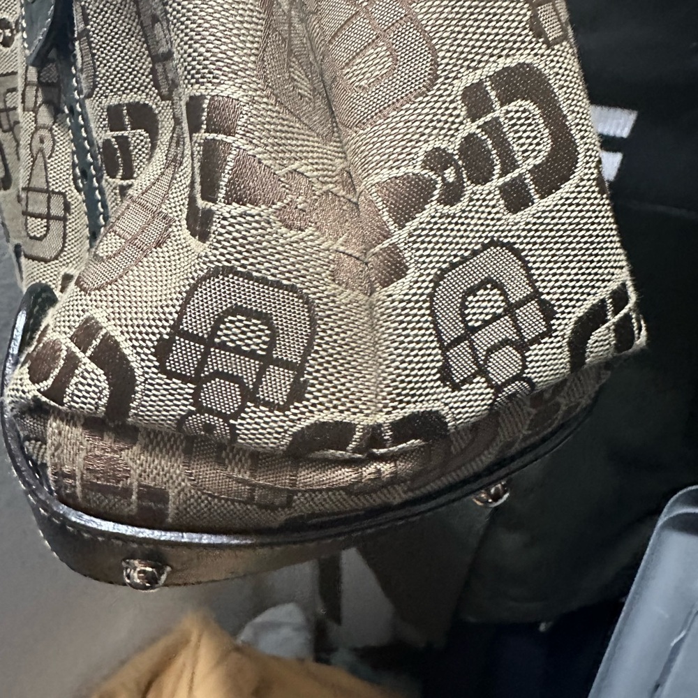 Authentic Gucci Pelham - Picture 2 of 8